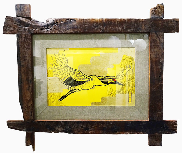 <i>Vol Céleste dans un Crépuscule Millénaire</i>, 2023, Encre de Chine, encre à l'eau et feuilles d'or sur papier monochrome, encadrement en bois centenaire de Tamarin des Hauts (bois précieux et endémique de l’île de La Réunion / Acacia Heterophylla ), 50 x 70 cm. - Dark Cherry